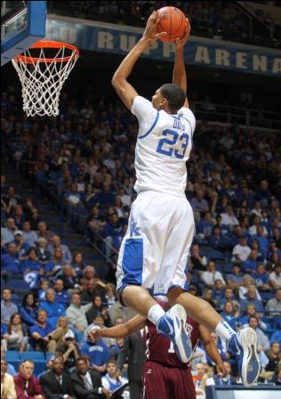 Davis slamming home the jam