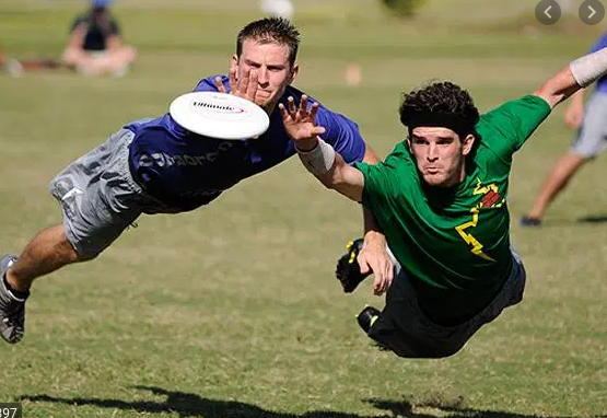 Player dives for the disc in an Ultimate game.