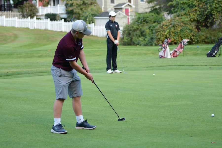 Senior Cole Kirby putts the ball.