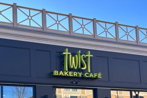 Twist Bakery and Cafe open from 8:00-4:00 on Sundays.