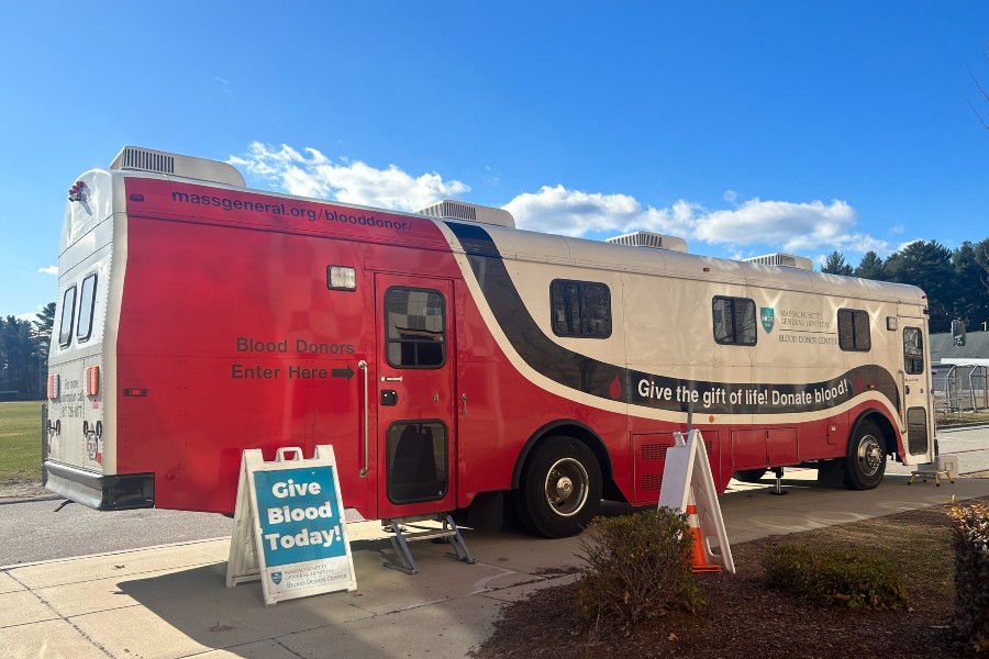 A+truck+from+Massachusetts+General+Hospital+parked+outside+the+flag+lobby+to+collect+blood+donations.