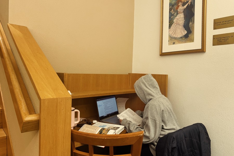 WA students take advantage of all the resources the library provides during midterms, from refreshments to quiet study spaces. 