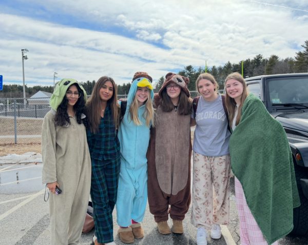 Seniors pose for a picture for the first spirit day of March Madness.