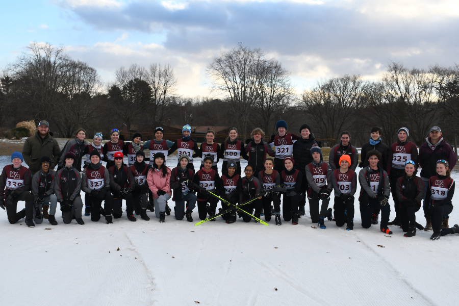 The 2025 team gathers for a photo.