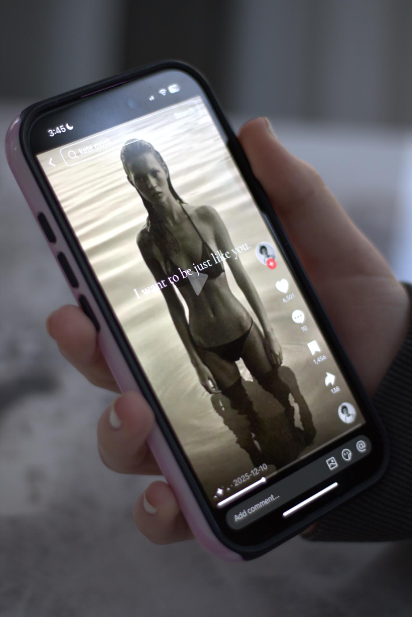 Social media platforms are a primary contributing factor to body dysmorphia amongst adolescents. 
