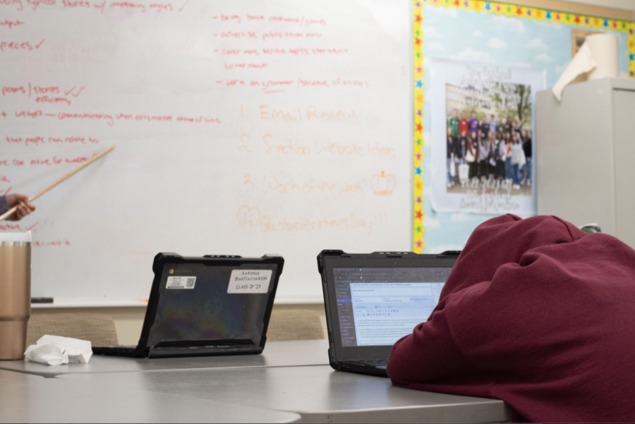 Senioritis can cause a lack of motivation and feelings of depression, affecting how a student acts in and out of class.